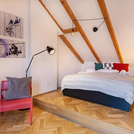 Attic Zizkov 아파트 프라하