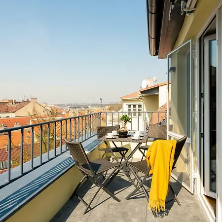 Attic Zizkov 아파트